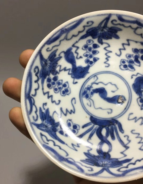 古玩陶瓷大清康熙松鼠葡萄紋青花盤拍賣,當前價格999元