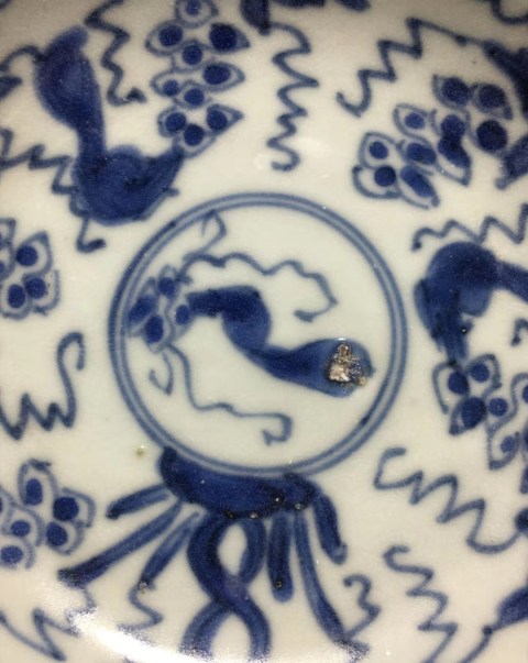 古玩陶瓷大清康熙松鼠葡萄紋青花盤拍賣,當前價格999元