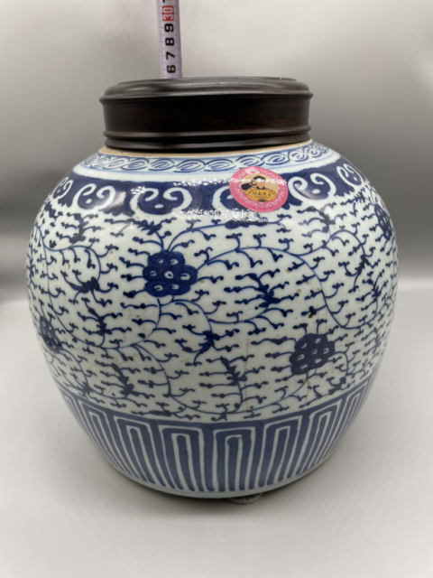 古玩陶瓷點擊頭像看更多   大號清中期纏枝蓮紋大罐（帶蓋）拍賣，當(dāng)前價格500元