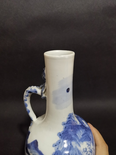 古玩陶瓷清晚期山水紋螭龍柄執(zhí)壺拍賣,當(dāng)前價(jià)格7500元