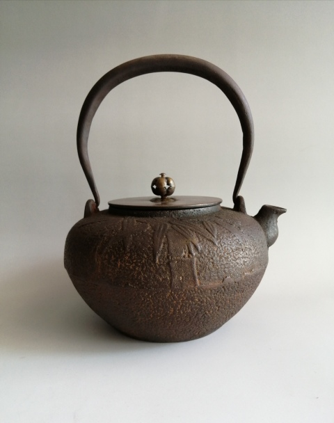 古玩雜項(xiàng)(珍藏級(jí))昭和時(shí)期龍文堂老鐵壺拍賣,當(dāng)前價(jià)格568元