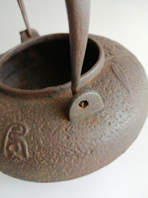 古玩雜項(xiàng)(珍藏級(jí))昭和時(shí)期龍文堂老鐵壺拍賣,當(dāng)前價(jià)格568元