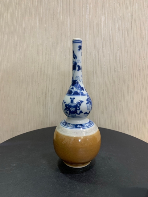 古玩陶瓷下紫金釉上青花葫蘆型錐把瓶真品鑒賞圖