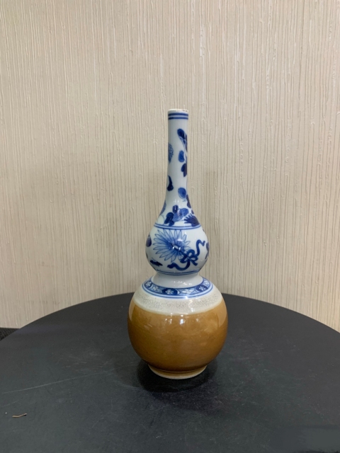 古玩陶瓷下紫金釉上青花葫蘆型錐把瓶真品鑒賞圖
