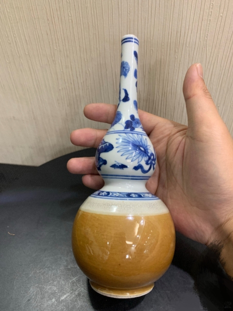 古玩陶瓷下紫金釉上青花葫蘆型錐把瓶真品鑒賞圖