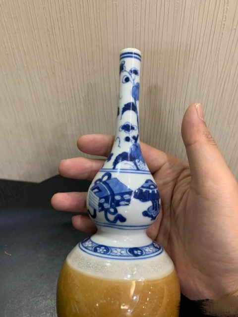 古玩陶瓷下紫金釉上青花葫蘆型錐把瓶真品鑒賞圖