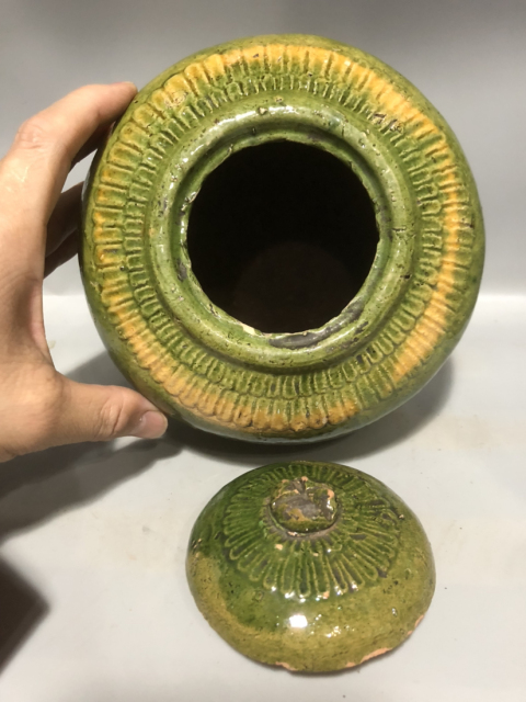 古玩陶瓷明代綠釉印紋罐拍賣，當前價格2999元