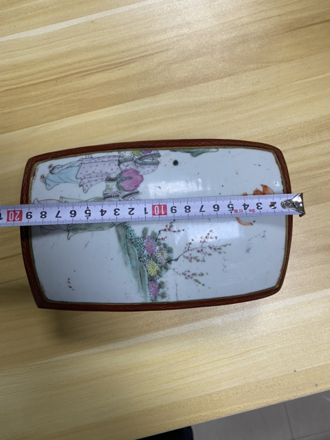 古玩陶瓷蘇州文物商店庫(kù)出 漆器鑲嵌粉彩瓷器蓋盒拍賣,當(dāng)前價(jià)格980元