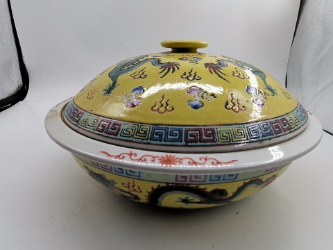 古玩陶瓷黃地粉彩雙龍戲珠紋一品鍋拍賣,當前價格1280元