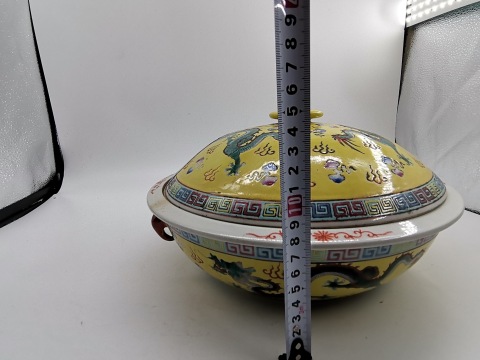 古玩陶瓷黃地粉彩雙龍戲珠紋一品鍋拍賣,當前價格1280元