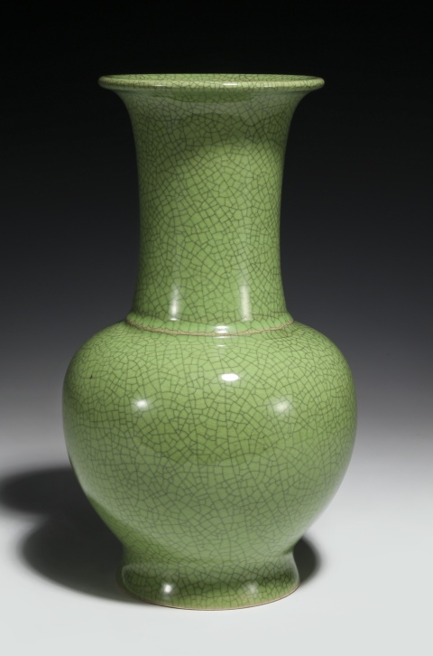 古玩陶瓷民國仿哥蘋果綠瓶拍賣，當前價格5000元