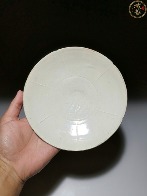 古玩陶瓷宋.定窯刻劃雙魚出筋花口盤拍賣,當前價格80000元