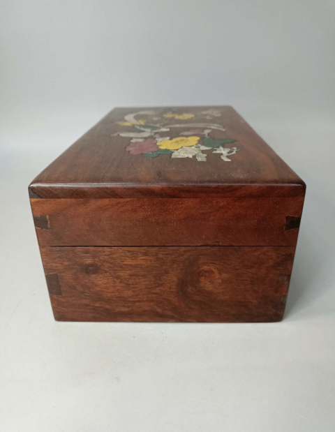 古玩雜項(xiàng)創(chuàng)匯黃花梨木雕嵌螺鈿木盒拍賣(mài)，當(dāng)前價(jià)格1999元