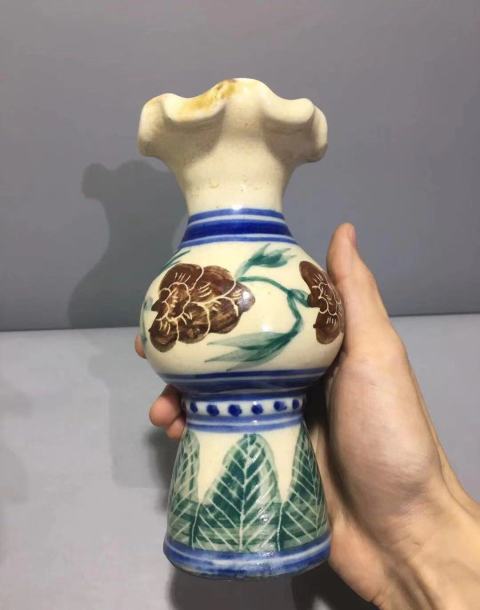古玩陶瓷民國花口瓶拍賣,當前價格2888元