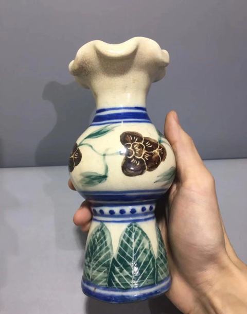 古玩陶瓷民國花口瓶拍賣,當前價格2888元