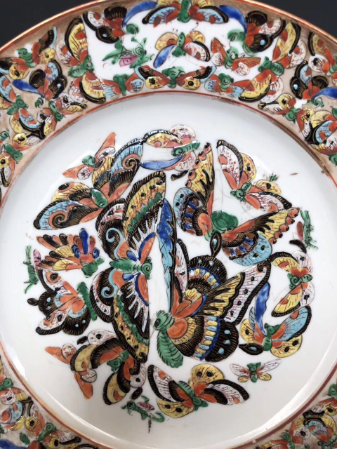古玩陶瓷（難得組合）清晚期百蝶紋廣彩盤（一組）拍賣，當前價格2600元