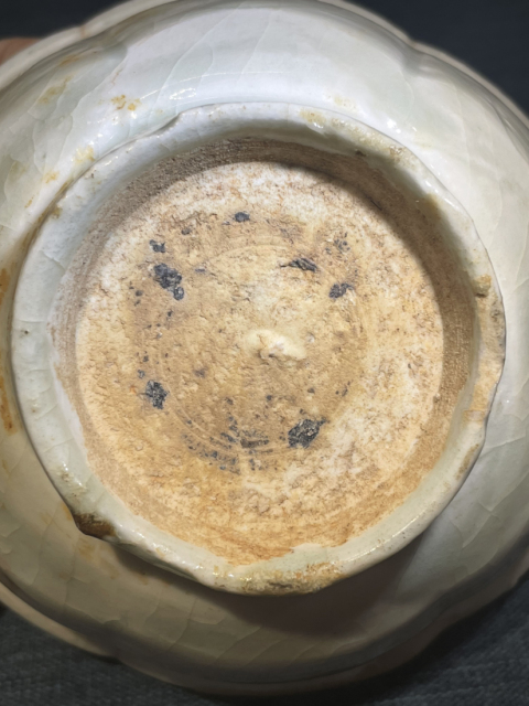 古玩陶瓷【平臺實物保真】宋-湖田窯刻花篦紋花口碗拍賣,當前價格1688元