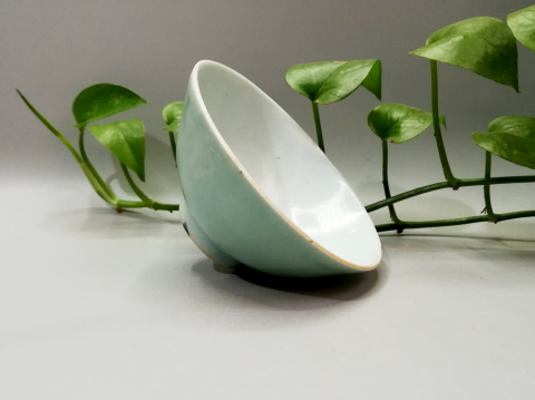 古玩陶瓷全品清中期豆青小茶碗拍賣，當前價格666元