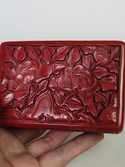 古玩陶瓷民國漆器剔紅花卉蓋盒拍賣，當前價格3999元