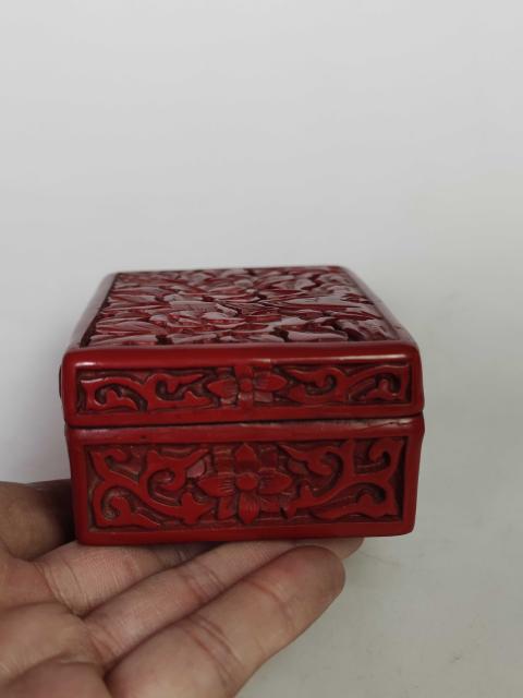 古玩陶瓷民國漆器剔紅花卉蓋盒拍賣，當前價格3999元