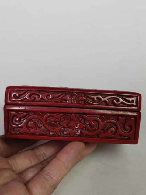 古玩陶瓷民國漆器剔紅花卉蓋盒拍賣，當前價格3999元