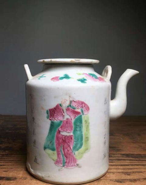 古玩陶瓷同治粉彩無雙譜紋茶壺拍賣，當(dāng)前價格3888元