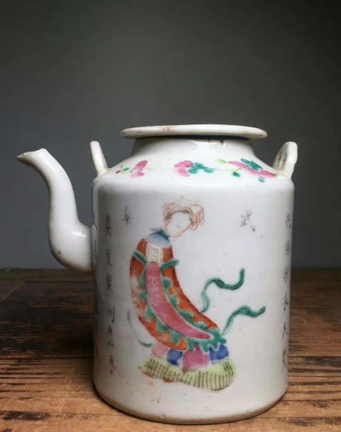 古玩陶瓷同治粉彩無雙譜紋茶壺拍賣，當(dāng)前價格3888元