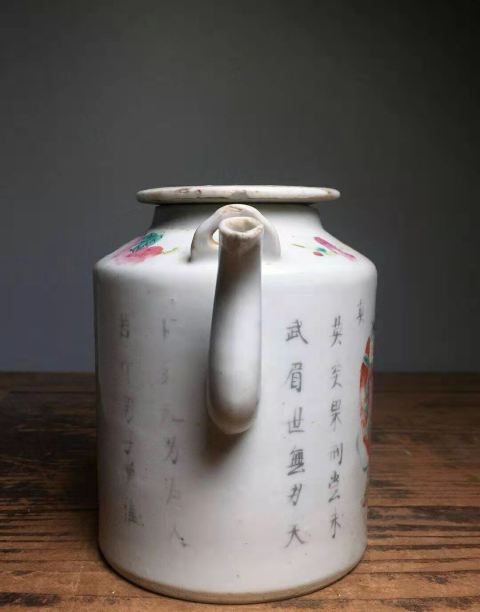古玩陶瓷同治粉彩無雙譜紋茶壺拍賣，當(dāng)前價格3888元