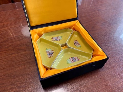 古玩陶瓷清末民初九攢盤(pán)的一部分拍賣(mài)，當(dāng)前價(jià)格3800元