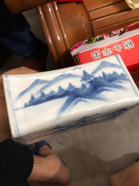 古玩陶瓷青花風景紋瓷枕拍賣,當前價格2500元
