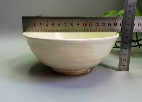 古玩陶瓷精美少見元代奶白釉碗拍賣，當前價格999元