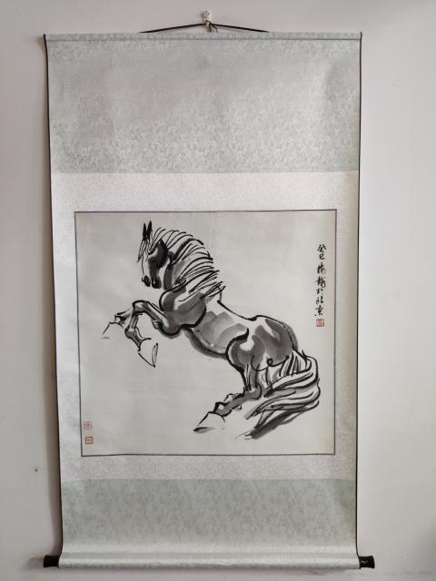 古玩字畫(huà)北京名家海龍手工原裱立馬圖立軸拍賣(mài),當(dāng)前價(jià)格199元
