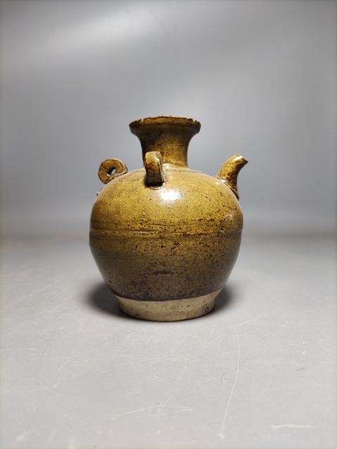 古玩陶瓷明代黃釉三系壺拍賣,當(dāng)前價(jià)格977元