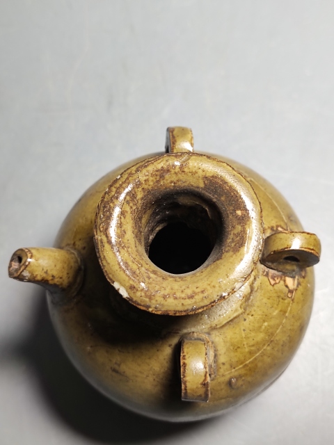 古玩陶瓷明代黃釉三系壺拍賣,當(dāng)前價(jià)格977元