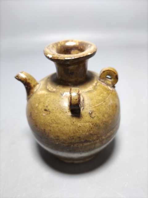 古玩陶瓷明代黃釉三系壺拍賣,當(dāng)前價(jià)格977元