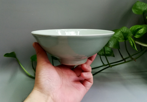 古玩陶瓷精美清爽的清中豆青大碗拍賣，當(dāng)前價格666元