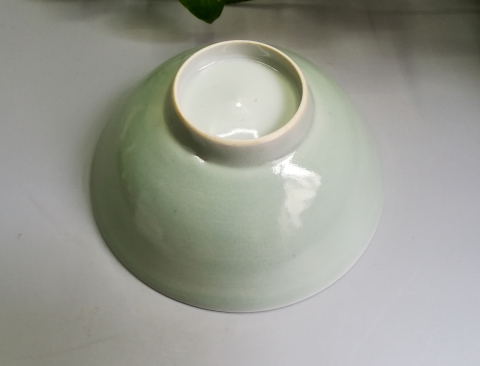 古玩陶瓷精美清爽的清中豆青大碗拍賣，當(dāng)前價格666元