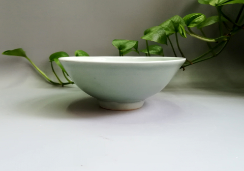 古玩陶瓷精美清爽的清中豆青大碗拍賣，當(dāng)前價格666元