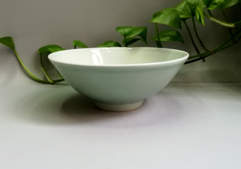 古玩陶瓷精美清爽的清中豆青大碗拍賣，當(dāng)前價格666元