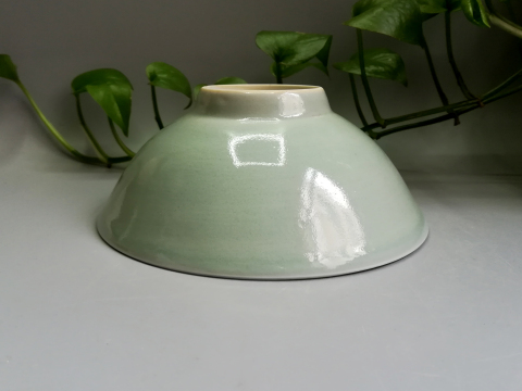 古玩陶瓷精美清爽的清中豆青大碗拍賣，當(dāng)前價格666元