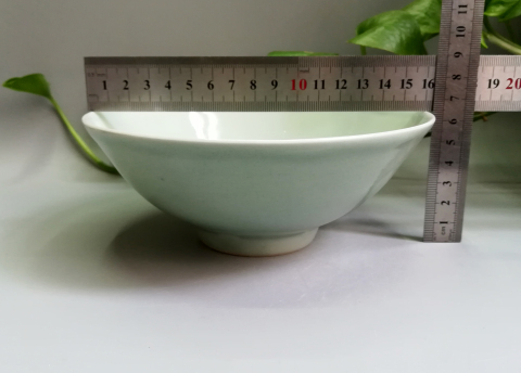 古玩陶瓷精美清爽的清中豆青大碗拍賣，當(dāng)前價格666元