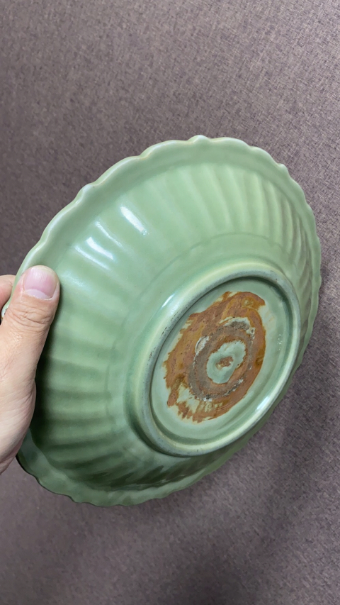 古玩陶瓷龍泉窯刻繪花卉模印錢文錦地蓮花口盤拍賣,當前價格28000元