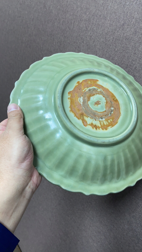 古玩陶瓷龍泉窯刻繪花卉模印錢文錦地蓮花口盤拍賣,當前價格28000元