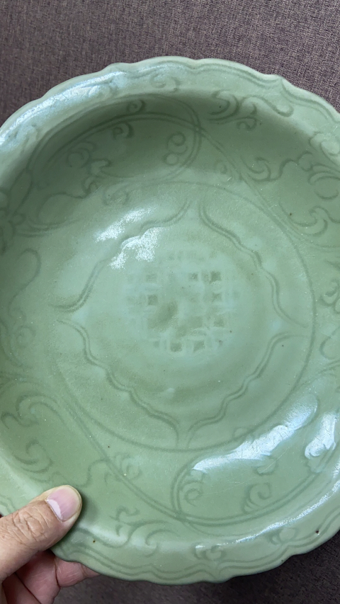古玩陶瓷龍泉窯刻繪花卉模印錢文錦地蓮花口盤拍賣,當前價格28000元