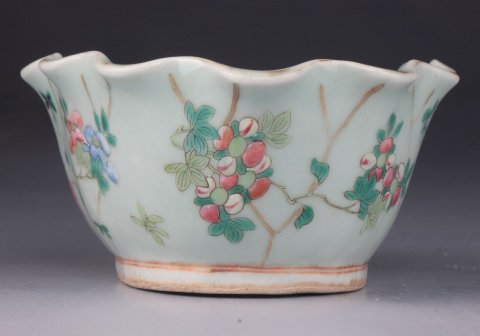 古玩陶瓷【*3796】清同治  豆青釉粉彩蟲趣花卉紋花口橢圓盤拍賣，當前價格3780元