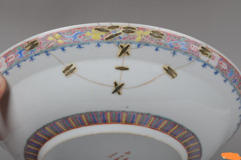 古玩陶瓷粉彩花卉紋折沿盤拍賣，當(dāng)前價(jià)格400元