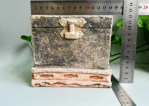 古玩陶瓷明代 彩繪百寶箱拍賣,當前價格888元
