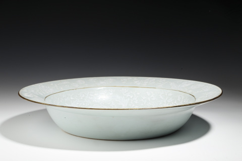 古玩陶瓷清乾隆·粉彩雙鹿圖折沿盆拍賣，當前價格3000元