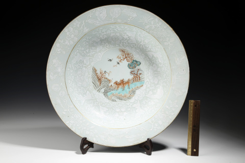 古玩陶瓷清乾隆·粉彩雙鹿圖折沿盆拍賣，當前價格3000元