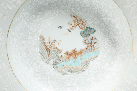 古玩陶瓷清乾隆·粉彩雙鹿圖折沿盆拍賣，當前價格3000元